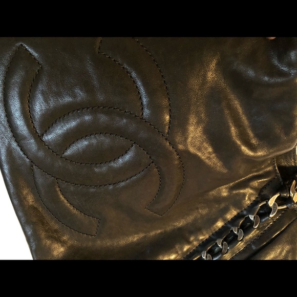Chanel Midern Chain Tote - Picture 5 of 7